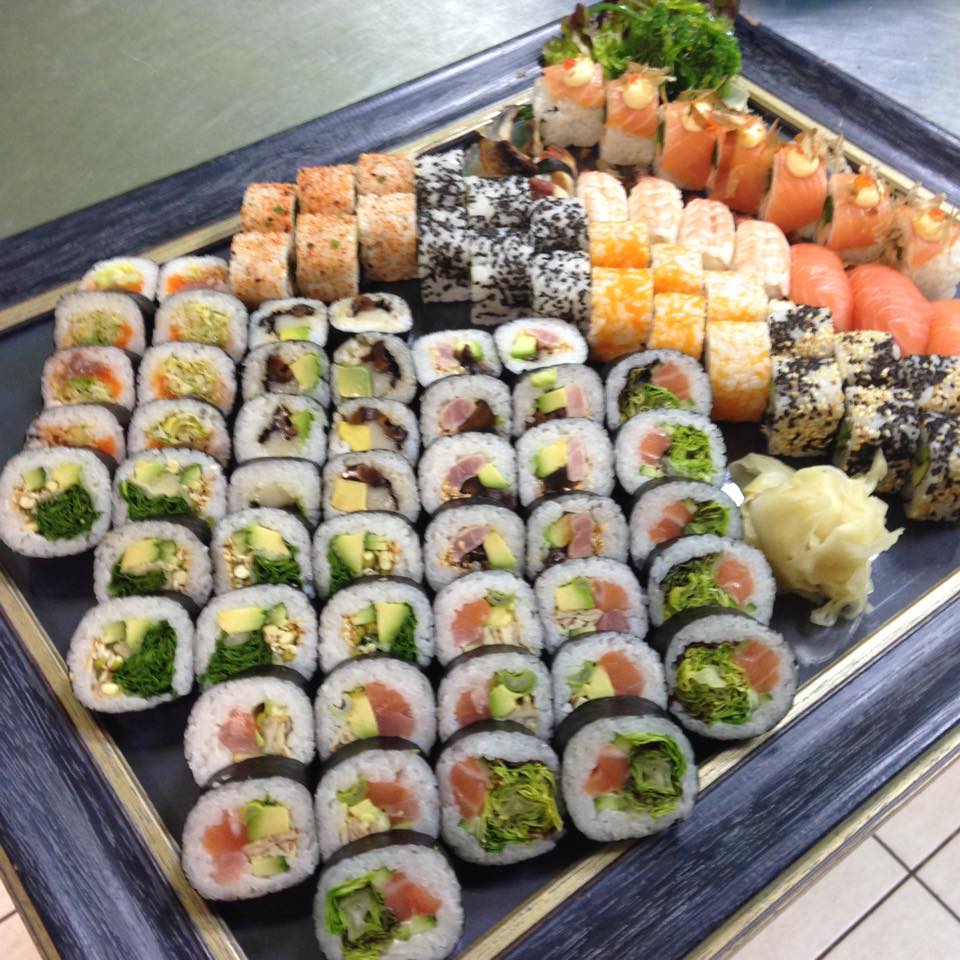 Maki, nigiri sushi - food delivery Nitra